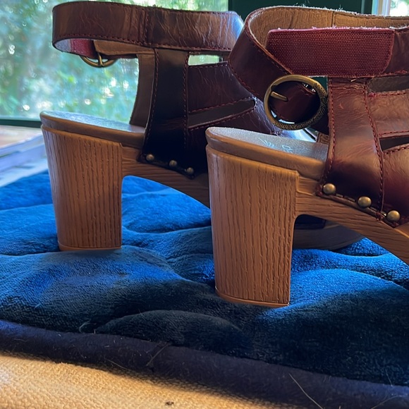 Dansko high heeled clogs 8/38 like new - Picture 3 of 10